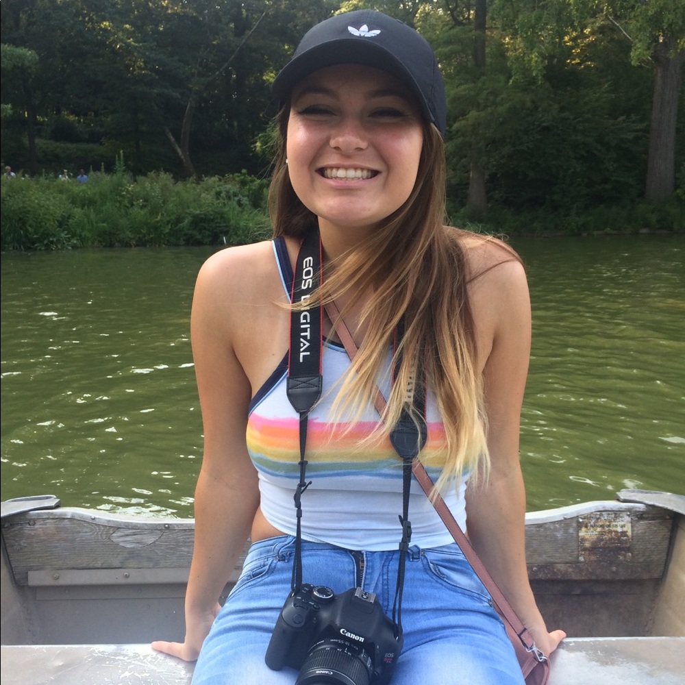 Meet your Posher, Monica